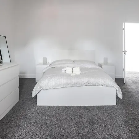 Spacious 4 Bed House In Birmingham, Suitable For Contractors * Birmingham