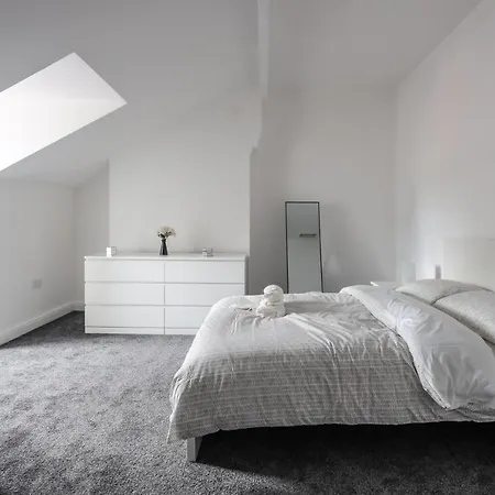 Spacious 4 Bed House In Birmingham, Suitable For Contractors * Birmingham