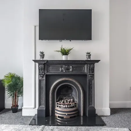 Spacious 4 Bed House In Birmingham, Suitable For Contractors Birmingham