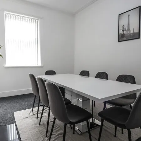 Spacious 4 Bed House In Birmingham, Suitable For Contractors Casa vacanze *