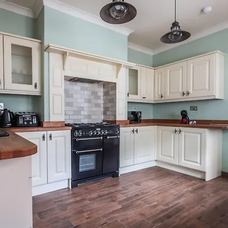 Casa vacanze Spacious 4 Bed House In Birmingham, Suitable For Contractors *