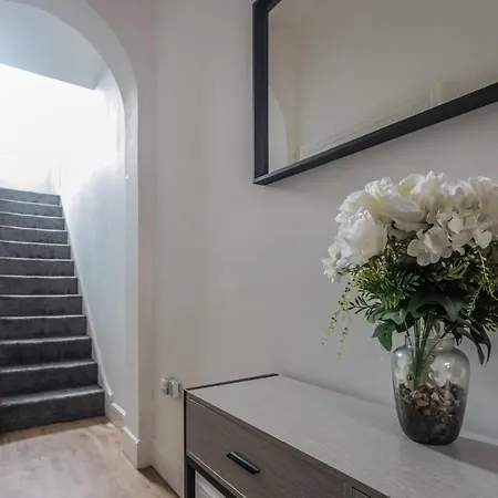 Casa vacanze Spacious 4 Bed House In Birmingham, Suitable For Contractors