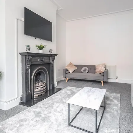 Casa vacanze Spacious 4 Bed House In Birmingham, Suitable For Contractors