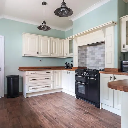 Casa vacanze Spacious 4 Bed House In Birmingham, Suitable For Contractors