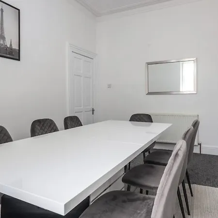 Casa vacanze Spacious 4 Bed House In Birmingham, Suitable For Contractors