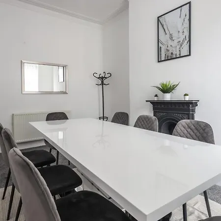 Spacious 4 Bed House In Birmingham, Suitable For Contractors Casa vacanze *