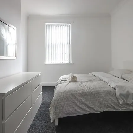 Сasa de vacaciones Spacious 4 Bed House In Birmingham, Suitable For Contractors *