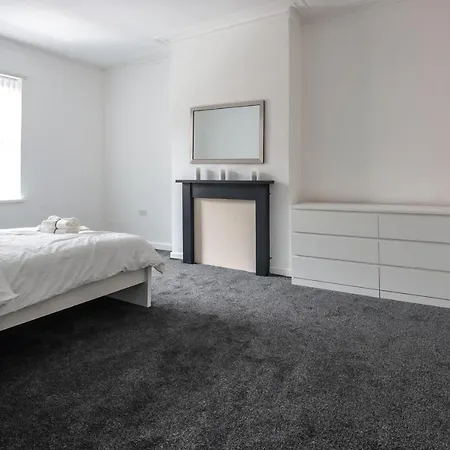 Spacious 4 Bed House In Birmingham, Suitable For Contractors Сasa de vacaciones Birmingam